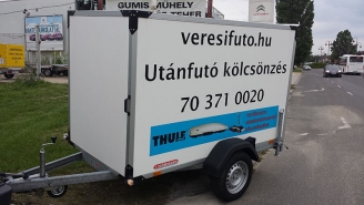 Zárt dobozos (KOFFER) utánfutó, fékezett